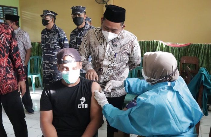 Bupati Gus Yani Hadiri Serbuan 1.200 Vaksin Lantamal V Surabaya di Ponpes Al-Karimi Bupati Gus Yani Hadiri Serbuan 1.200 Vaksin Lantamal V Surabaya di Ponpes Al-Karimi