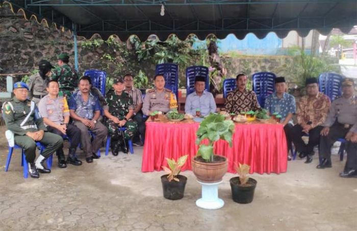 Bupati dan Kapolres Pacitan Kunjungi Sejumlah Gereja Bupati dan Kapolres Pacitan Kunjungi Sejumlah Gereja