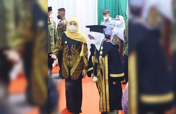 Gubernur Khofifah Berharap Wisudawan IAI Bani Fattah ke-IX Adaptif dan Kreatif Gubernur Khofifah Berharap Wisudawan IAI Bani Fattah ke-IX Adaptif dan Kreatif