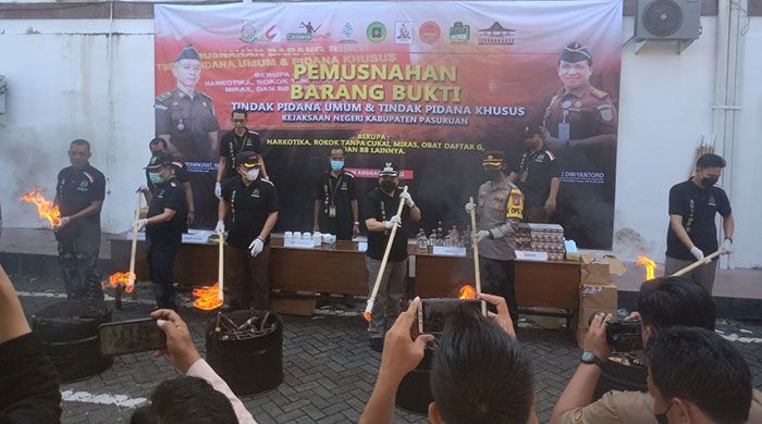 Kejari Kabupaten Pasuruan Musnahkan Barang Bukti Tindak Pidana Senilai Rp2 Miliar Kejari Kabupaten Pasuruan Musnahkan Barang Bukti Tindak Pidana Senilai Rp2 Miliar