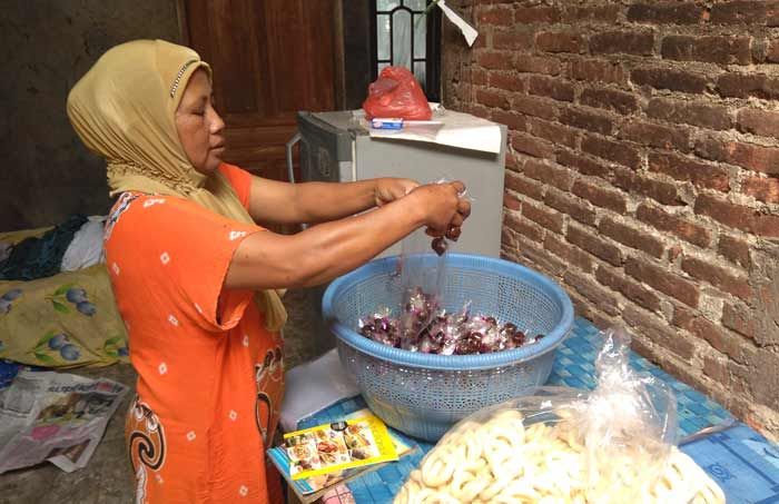 Jelang Lebaran, Industri Rumahan Jajanan Khas Pacitan Mulai Kebanjiran Pesanan Jelang Lebaran, Industri Rumahan Jajanan Khas Pacitan Mulai Kebanjiran Pesanan