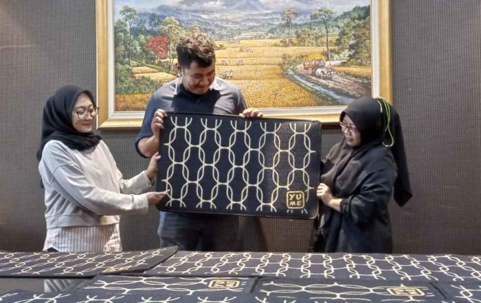 Amore Collection Launching Karpet Yume Rugs And Mats Lucky Chain Amore Collection Launching Karpet Yume Rugs And Mats Lucky Chain