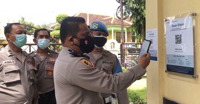 Mulai Hari Ini, Masuk Polresta Banyuwangi Wajib Gunakan PeduliLindungi Mulai Hari Ini, Masuk Polresta Banyuwangi Wajib Gunakan PeduliLindungi