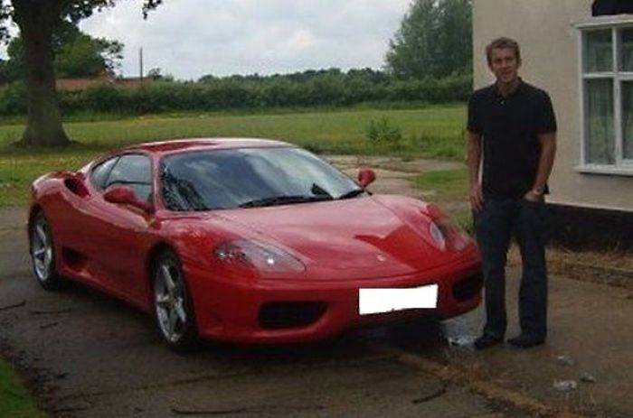 Sales Ponsel ini Bisa Beli Ferrari di Usia 24 Tahun Sales Ponsel ini Bisa Beli Ferrari di Usia 24 Tahun