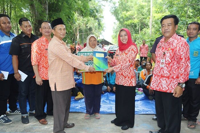 Wali Kota Ita Serahkan Bantuan BAZ ke Tenaga Kontrak UPZ OPD Wali Kota Ita Serahkan Bantuan BAZ ke Tenaga Kontrak UPZ OPD