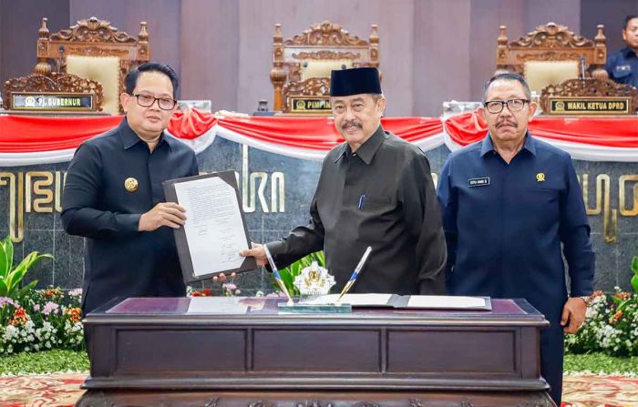 P-APBD Jatim 2024 Disahkan, Adhy Karyono Pastikan Peningkatan 2 Program P-APBD Jatim 2024 Disahkan, Adhy Karyono Pastikan Peningkatan 2 Program