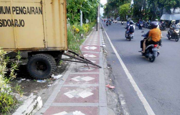 Banjir Masih Betah di Sidoarjo (3): Sedot Genangan Air, Pemkab Operasikan 16 Pompa Banjir Masih Betah di Sidoarjo (3): Sedot Genangan Air, Pemkab Operasikan 16 Pompa