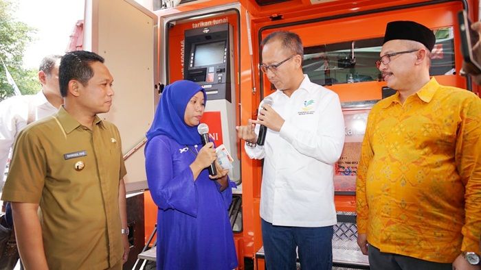Kunjungi Lumajang, Mensos Klaim PKH dan BPNT Efektif Turunkan Kemiskinan Kunjungi Lumajang, Mensos Klaim PKH dan BPNT Efektif Turunkan Kemiskinan