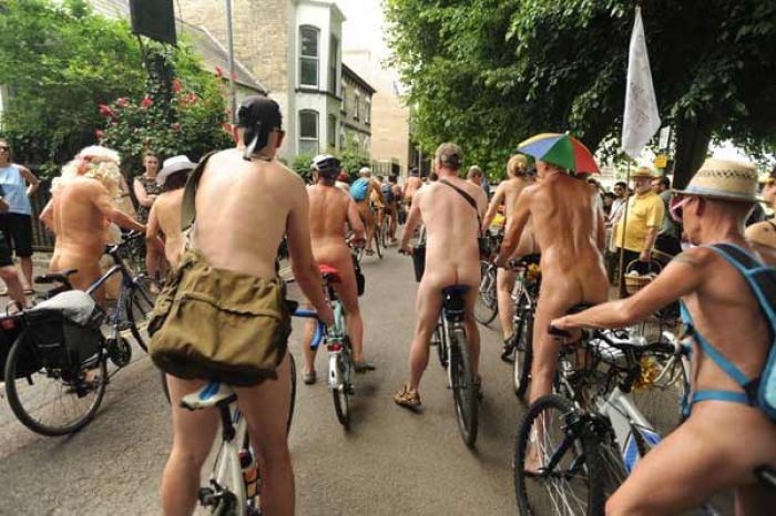 Telanjang Bulat Lonjong Ngglambir di World Naked Bike Ride, Mau? Telanjang Bulat Lonjong Ngglambir di World Naked Bike Ride, Mau?