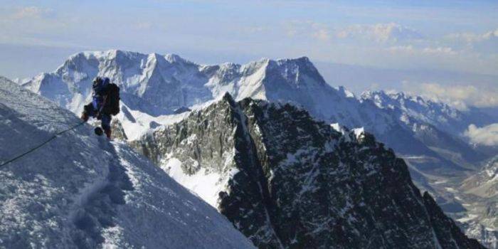 Puncak Everest Dipenuhi Kotoran Manusia Puncak Everest Dipenuhi Kotoran Manusia