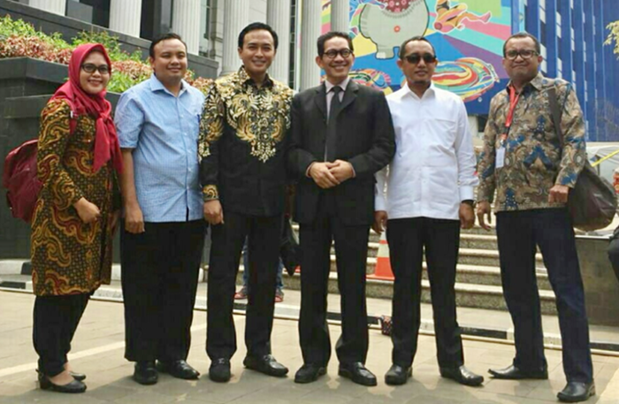 MK Tolak Gugatan KH Kholilurrahman pada Pilkada Serentak Pamekasan 2018 MK Tolak Gugatan KH Kholilurrahman pada Pilkada Serentak Pamekasan 2018