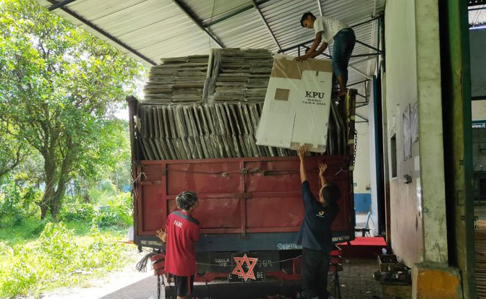 Logistik Pemilu 2024 Mulai Berdatangan di Jember Logistik Pemilu 2024 Mulai Berdatangan di Jember