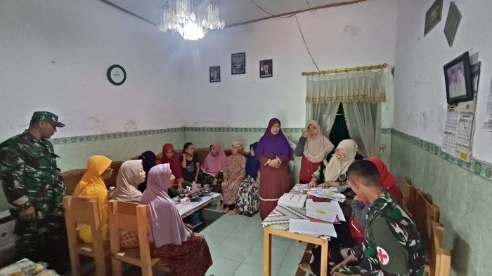 TMMD ke-120 Kodim Sidoarjo Bawa Sentuhan Kemanusiaan melalui Posyandu Lansia TMMD ke-120 Kodim Sidoarjo Bawa Sentuhan Kemanusiaan melalui Posyandu Lansia