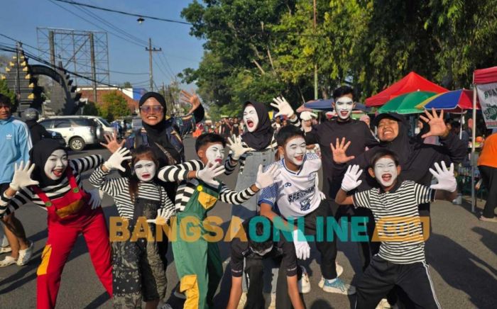 Ruang Pantomim Bangkalan Turun ke CFD, Kenalkan Seni yang Telah Ukir Prestasi Nasional