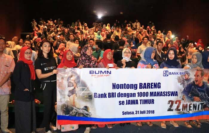 Divisi Humas Polri Nobar Film "22 Menit" di Royal