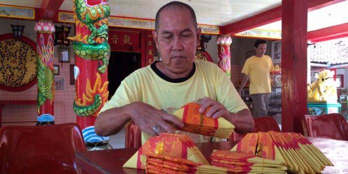 Vihara di Pamekasan Juga Bagikan Angpao Untuk Warga Tionghoa Muslim