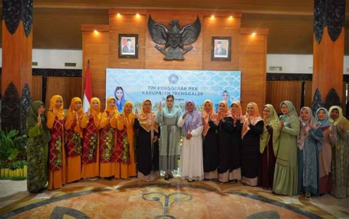Ketua TP PKK Trenggalek: Jangan Melihat Kesusahan Sebagai Musibah Ketua TP PKK Trenggalek: Jangan Melihat Kesusahan Sebagai Musibah