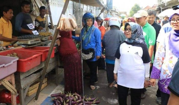 Larangan Jualan di Trotoar, Pemkab Jombang Berencana Relokasi Pedagang di Jalan KH Mimbar Larangan Jualan di Trotoar, Pemkab Jombang Berencana Relokasi Pedagang di Jalan KH Mimbar