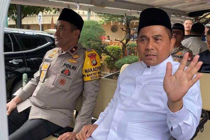 Ditanya soal Kasus Firli Bahuri, Kapolda Metro Jaya Lambaikan Tangan