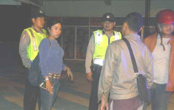 Diduga Operasi Lagi, Tempat Karaoke Ilegal di Ngawi Dipantau Diduga Operasi Lagi, Tempat Karaoke Ilegal di Ngawi Dipantau