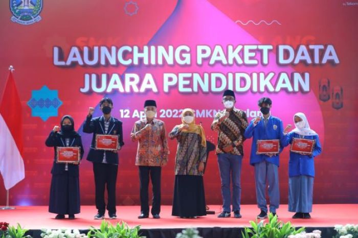 Bangun Mental Juara, Gubernur Khofifah Luncurkan Paket Data Juara Pendidikan Bangun Mental Juara, Gubernur Khofifah Luncurkan Paket Data Juara Pendidikan