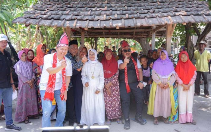 Sambangi Warga Gili Bawean, Bupati Puji Kepedulian Petrokimia Gresik Sambangi Warga Gili Bawean, Bupati Puji Kepedulian Petrokimia Gresik