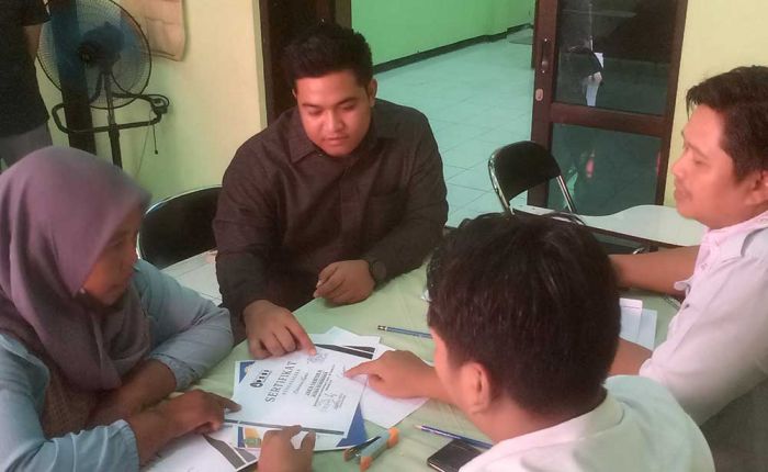Sertifikat Ditolak, Ketua Fraksi PKB DPRD Gresik Dampingi Orang Tua Atlet Daftar PPDB Jalur Prestasi Sertifikat Ditolak, Ketua Fraksi PKB DPRD Gresik Dampingi Orang Tua Atlet Daftar PPDB Jalur Prestasi