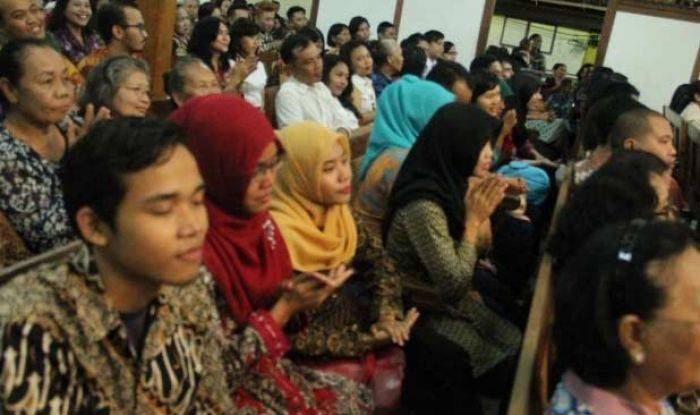 Hadiri Misa Malam Natal, Belasan Mahasiswa UIN Yogyakarta Dikecam Hadiri Misa Malam Natal, Belasan Mahasiswa UIN Yogyakarta Dikecam
