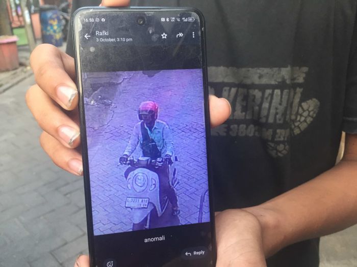 Oknum Ojol Pelaku Begal Payudara SMPN 35 Surabaya Ditangkap, Ngaku Birahi karena Istri Hamil Tua Oknum Ojol Pelaku Begal Payudara SMPN 35 Surabaya Ditangkap, Ngaku Birahi karena Istri Hamil Tua