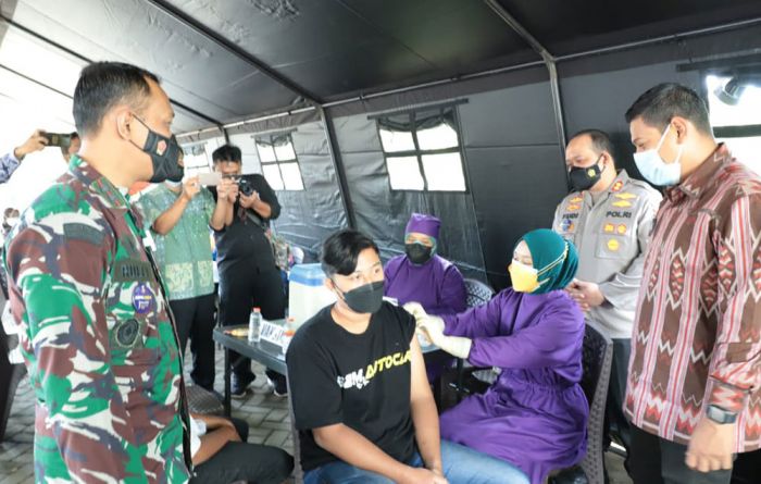 Wali Kota Kediri Apresiasi Vaksinasi dan Pengangkatan Orang Tua Asuh bagi Yatim Piatu Dampak Covid Wali Kota Kediri Apresiasi Vaksinasi dan Pengangkatan Orang Tua Asuh bagi Yatim Piatu Dampak Covid