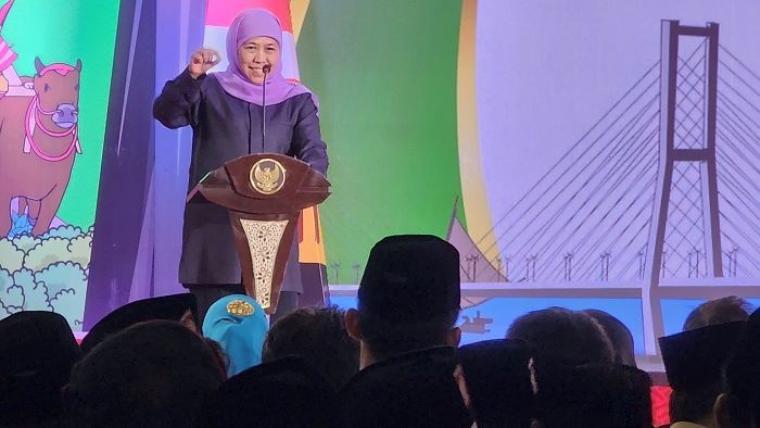 Gubernur Khofifah Berikan Reward Pilar Kesejahteraan Jatim se-Bakorwil Pamekasan Gubernur Khofifah Berikan Reward Pilar Kesejahteraan Jatim se-Bakorwil Pamekasan