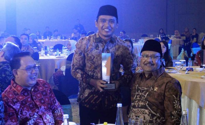 Kota Pasuruan Raih 2 Penghargaan Sekaligus di Detik Jatim Award 2024 Kota Pasuruan Raih 2 Penghargaan Sekaligus di Detik Jatim Award 2024
