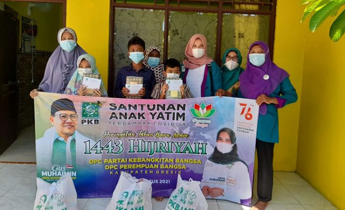 Bersama Perempuan Bangsa Gresik, Ufiq Zuroida Santuni Anak Yatim Terdampak Covid-19 di 16 Kecamatan Bersama Perempuan Bangsa Gresik, Ufiq Zuroida Santuni Anak Yatim Terdampak Covid-19 di 16 Kecamatan