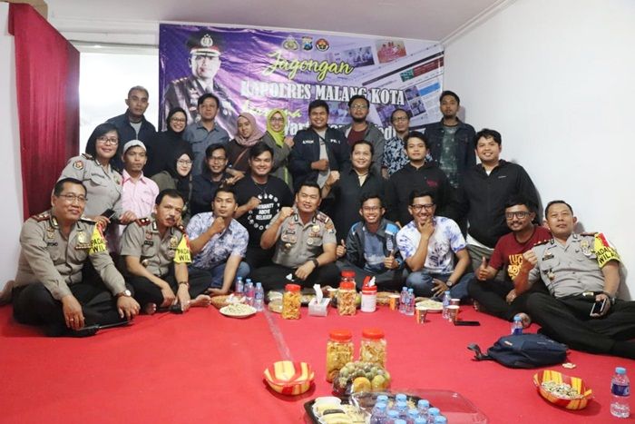 Jalin Harmonisasi, Kapolres Malang Kota Gelar Cangkrukan Bareng Wartawan Jalin Harmonisasi, Kapolres Malang Kota Gelar Cangkrukan Bareng Wartawan