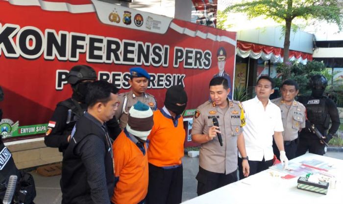 OTT 2 Oknum LSM Terkait Proyek Pemeliharaan Rumdis Wabup Gresik OTT 2 Oknum LSM Terkait Proyek Pemeliharaan Rumdis Wabup Gresik