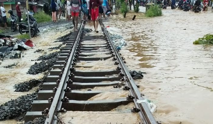 Beberapa KA Alami Keterlambatan Akibat Banjir, Daop 7 Madiun Minta Maaf Beberapa KA Alami Keterlambatan Akibat Banjir, Daop 7 Madiun Minta Maaf