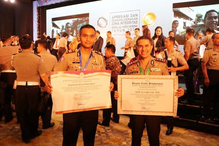 Terima Predikat WBK, Kapolres Bojonegoro Berterima Kasih kepada Kapolres Gresik Terima Predikat WBK, Kapolres Bojonegoro Berterima Kasih kepada Kapolres Gresik
