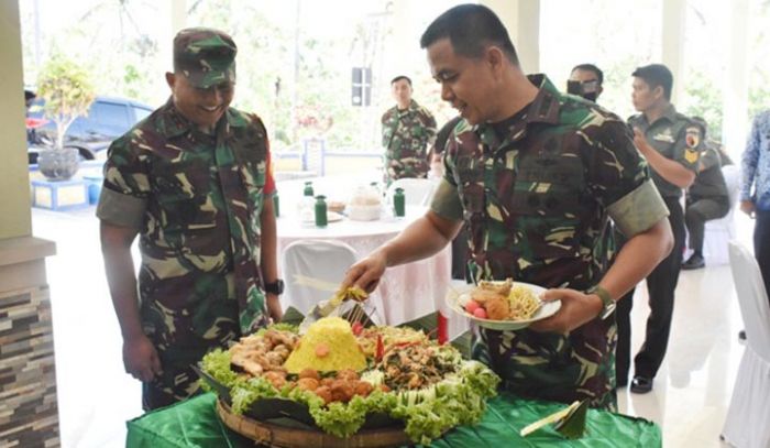 Dansatgas TMMD 106 Rayakan Ultah di Balai Desa Kedungsalam Dansatgas TMMD 106 Rayakan Ultah di Balai Desa Kedungsalam
