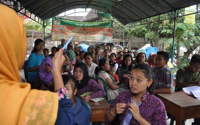 Semen Indonesia Bantu 940 Siswa Pendidikan Kesetaraan di Rembang Semen Indonesia Bantu 940 Siswa Pendidikan Kesetaraan di Rembang