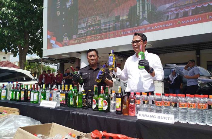 Minimalisir Angka Kejahatan, Polres Jombang Amankan 2.600 Miras Berbagai Merek Minimalisir Angka Kejahatan, Polres Jombang Amankan 2.600 Miras Berbagai Merek