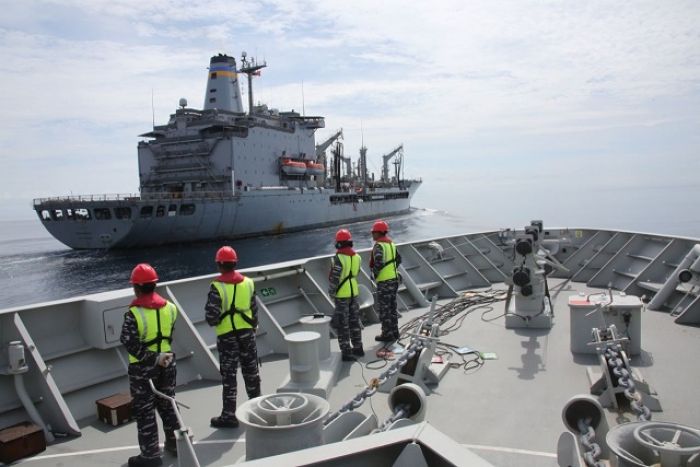 KRI RE Martadinata dan USNS Rappahannock Latihan Bersama KRI RE Martadinata dan USNS Rappahannock Latihan Bersama
