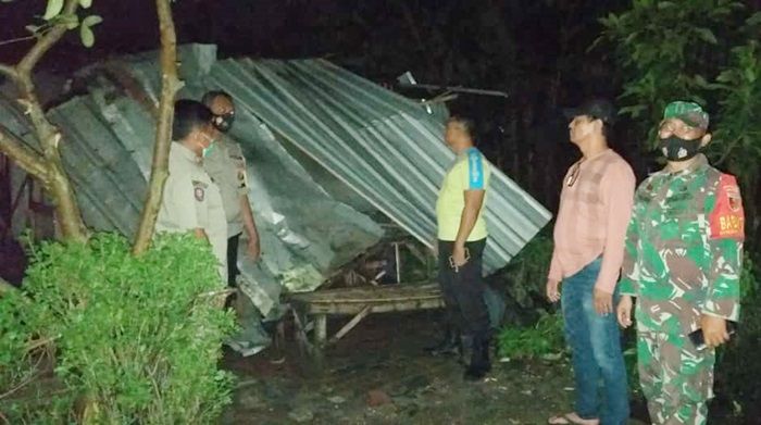 Diterjang Angin Kencang, Belasan Rumah di Sidoarjo Atapnya Terbang