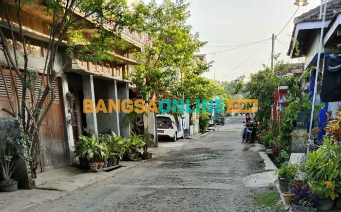 Warga Mengeluh, Jalan Penghubung Antarkecamatan yang Rusak di Nganjuk Tak Kunjung Diperbaiki