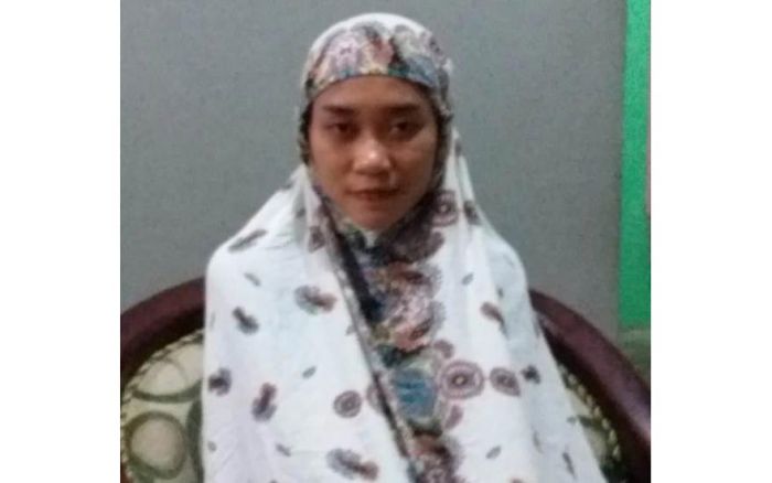 Kasek SMAN 1 Batuan Sumenep Pecat Dua Siswi, Nabila Nangis, Orang Tua Tak Terima Kasek SMAN 1 Batuan Sumenep Pecat Dua Siswi, Nabila Nangis, Orang Tua Tak Terima