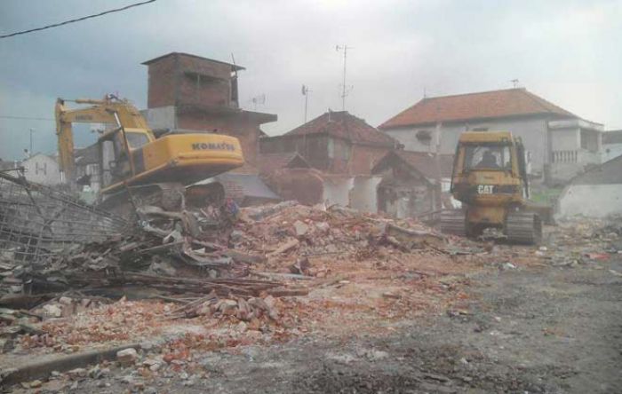 Sudah Dibeli Pemerintah, Ratusan Bangunan Dekat Tanggul Lumpur Porong Sidoarjo Dibongkar Sudah Dibeli Pemerintah, Ratusan Bangunan Dekat Tanggul Lumpur Porong Sidoarjo Dibongkar