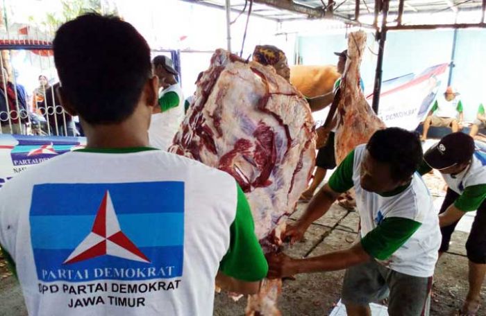 Demokrat Jatim Berbagi 1500 Paket Daging Kurban ke Masyarakat Demokrat Jatim Berbagi 1500 Paket Daging Kurban ke Masyarakat