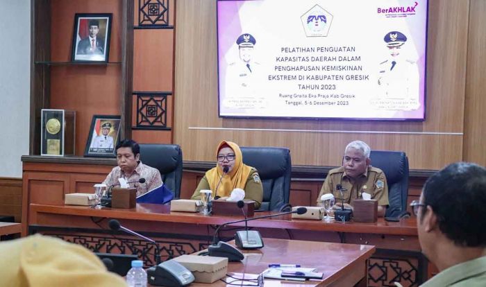 Wakil Bupati Gresik Pimpin Pelatihan Penguatan Penghapusan Kemiskinan Ekstrem Wakil Bupati Gresik Pimpin Pelatihan Penguatan Penghapusan Kemiskinan Ekstrem