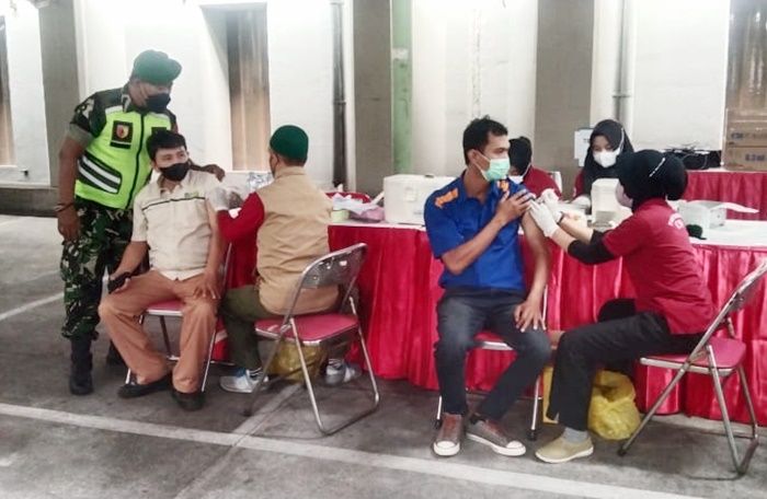 Cegah Varian Omicron, Kodim 0830/Surabaya Utara Gelar Serbuan Vaksinasi Booster Cegah Varian Omicron, Kodim 0830/Surabaya Utara Gelar Serbuan Vaksinasi Booster