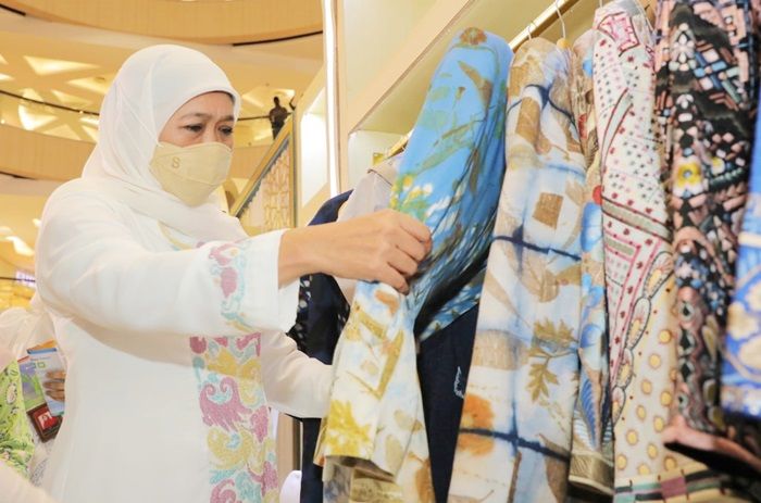 Gubernur Khofifah Dorong Pengembangan Ekonomi Syariah di FESyar Regional Jawa 2022 Gubernur Khofifah Dorong Pengembangan Ekonomi Syariah di FESyar Regional Jawa 2022