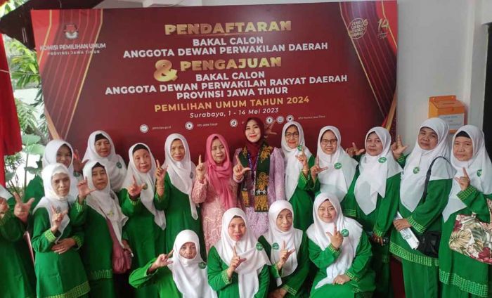 Puji Khofifah, Ning Lia jadikan Teladan dalam Proses Politik Puji Khofifah, Ning Lia jadikan Teladan dalam Proses Politik